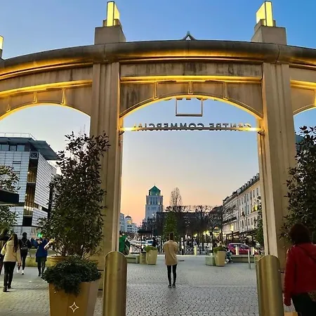 La Place De Toscane 1 アパート